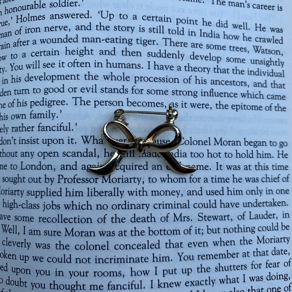 Cute Vintage Bow Pin